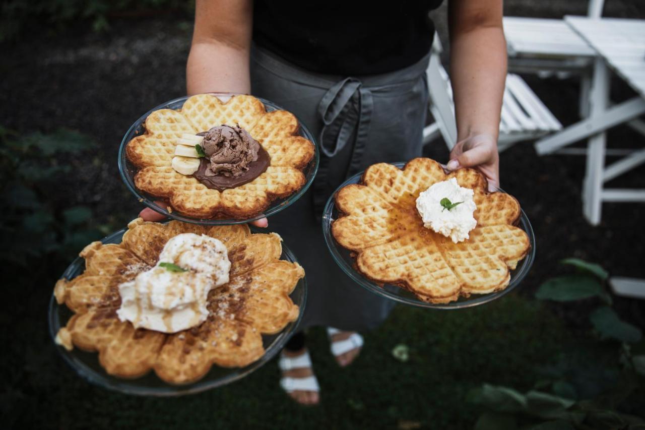 Vaffelcafe Bed & Breakfast Dannas Экстерьер фото